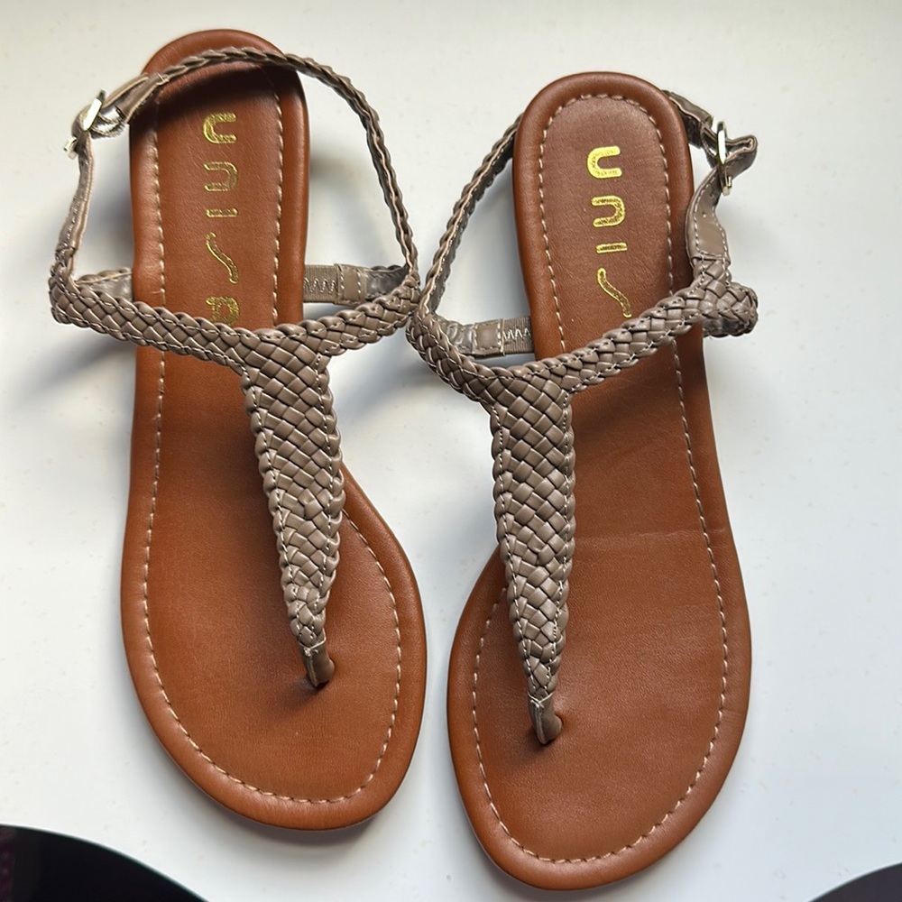 Unisa tan sandal size 7 1/2 EUC